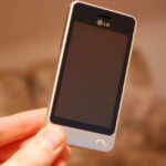 LG_POP_cellulare_pannelli_solari