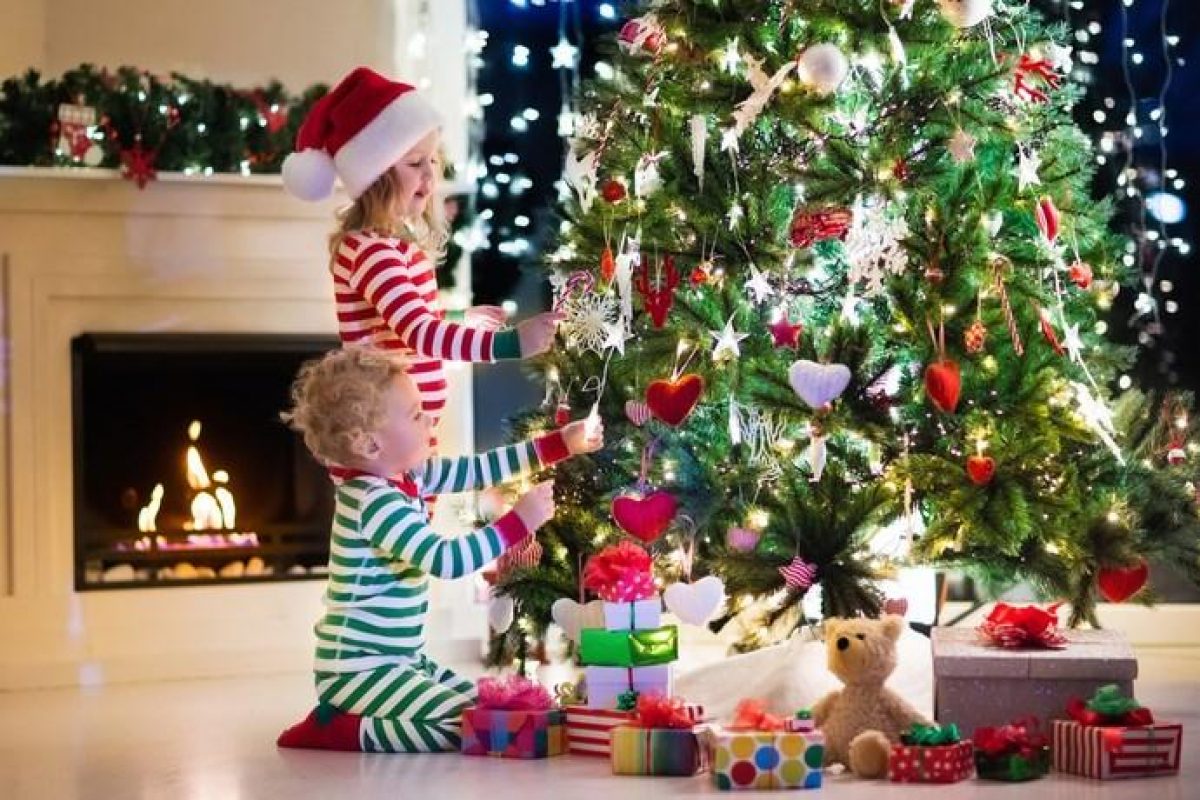 Immagini Di Addobbi Di Alberi Di Natale.Chi Addobba L Albero Di Natale In Anticipo E Piu Felice Lo Dice La Scienza Greenme It