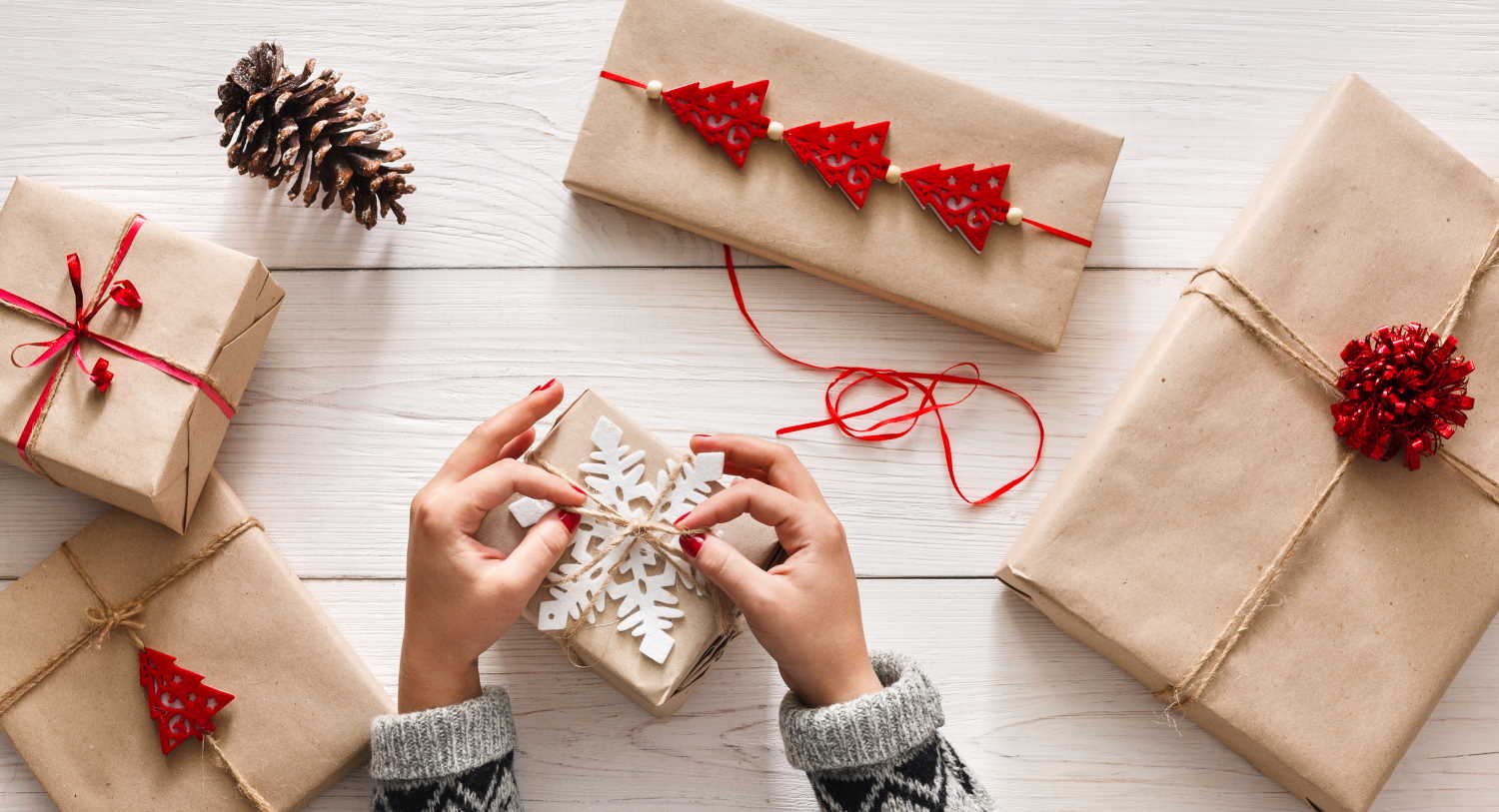Tante idee semplici per incartare e decorare i regali di Natale - greenMe