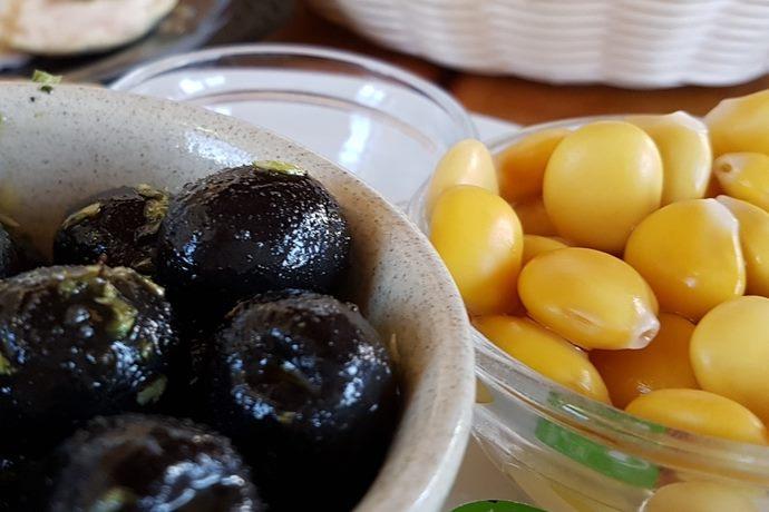 10 Buoni Motivi Per Mangiare Una Manciata Di Olive O Lupini