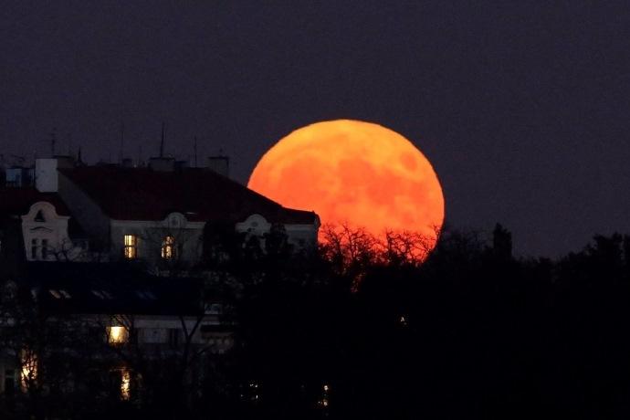 eclissi di luna 27 luglio luna rossa