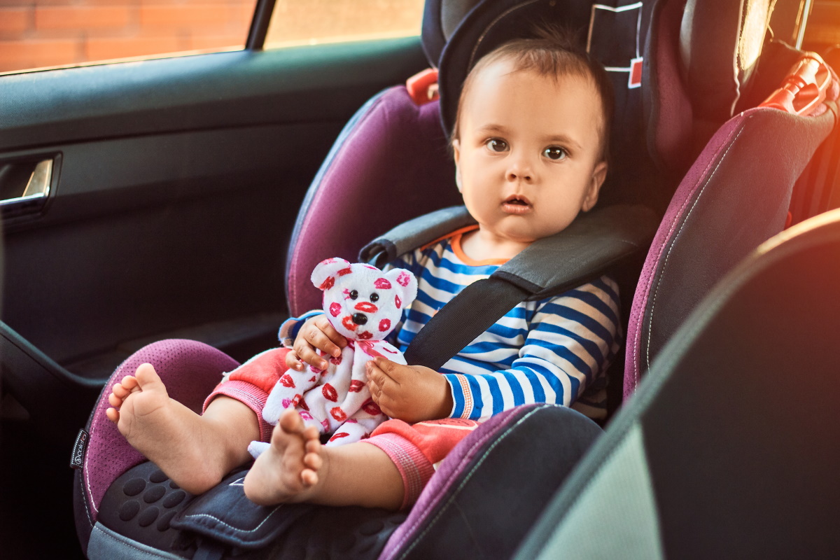 Seggiolini per bambini, il poggiatesta dell'auto va smontato per la  sicurezza? Il test - greenMe