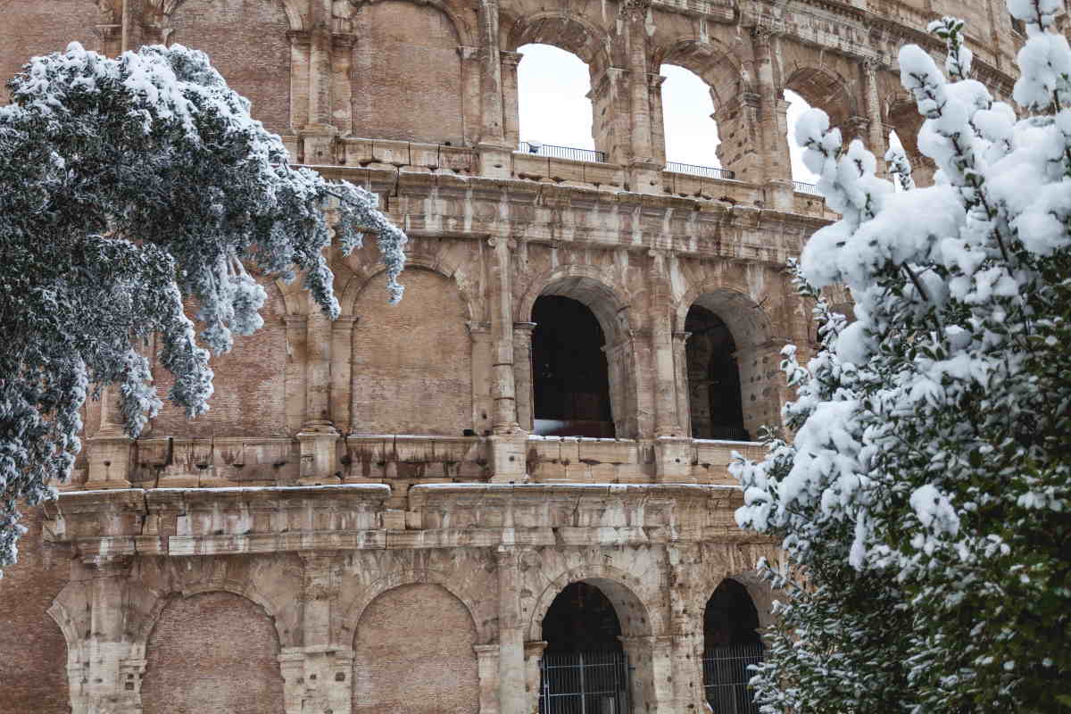 neve a roma colosseo