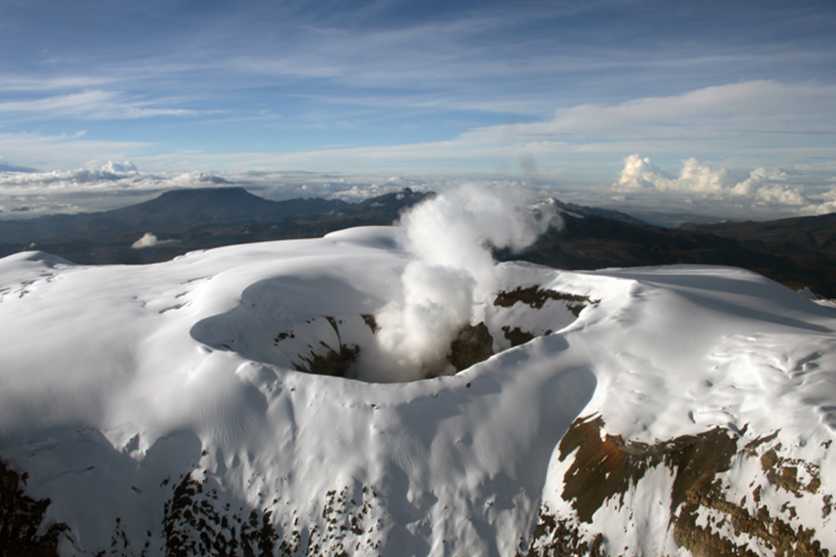 vulcano nevado del ruiz colombia