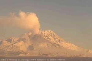 Erutta Il Vulcano Shiveluch, Uno Dei Più Attivi Della Russia: Nubi Di ...