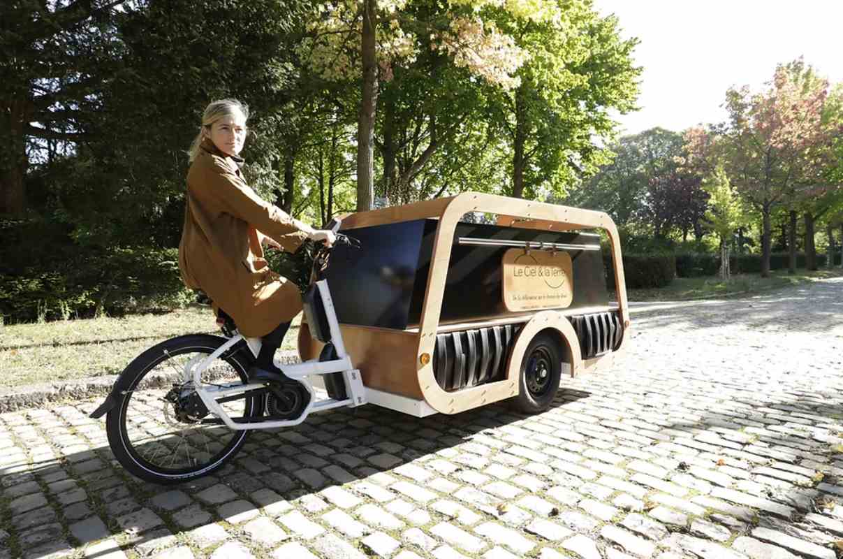 Ecco il primo carro funebre in bicicletta, per un addio più poetico ed  ecologico - greenMe