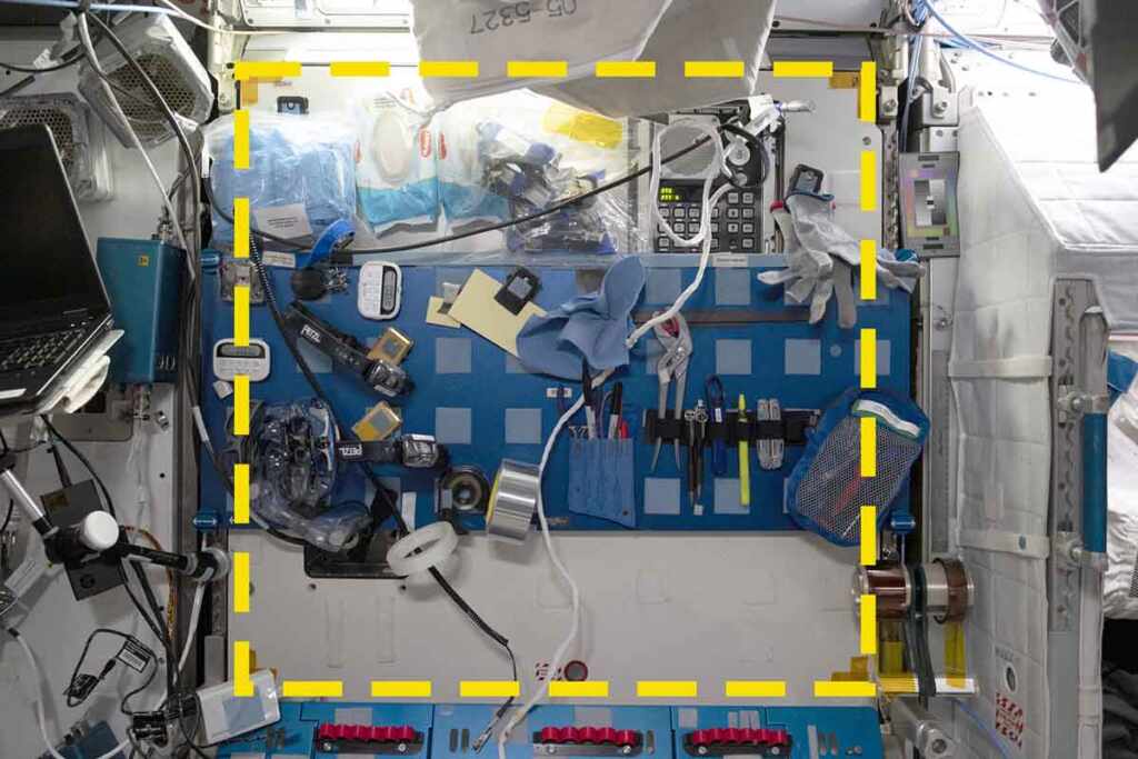 area di lavoro di manutenzione di tribordo della Stazione Spaziale Internazionale.