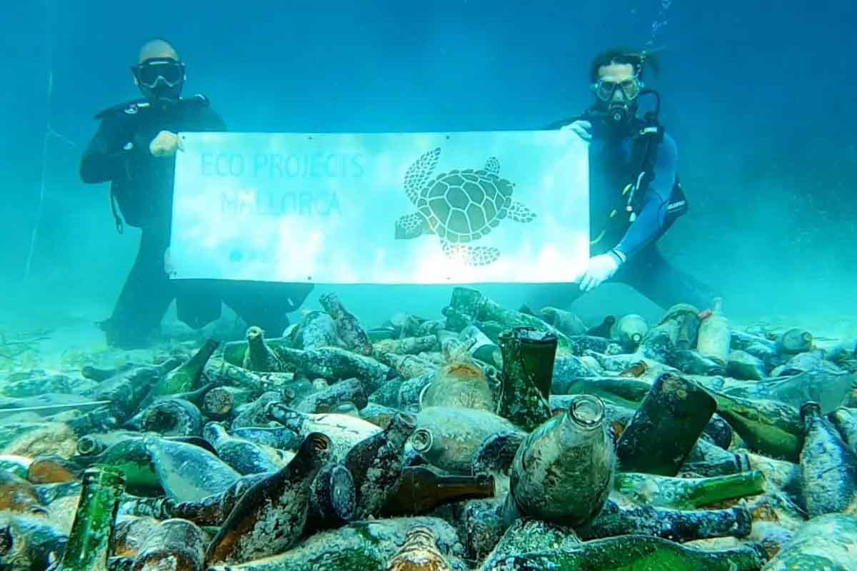 bottiglie di champagne nei fondali di Maiorca