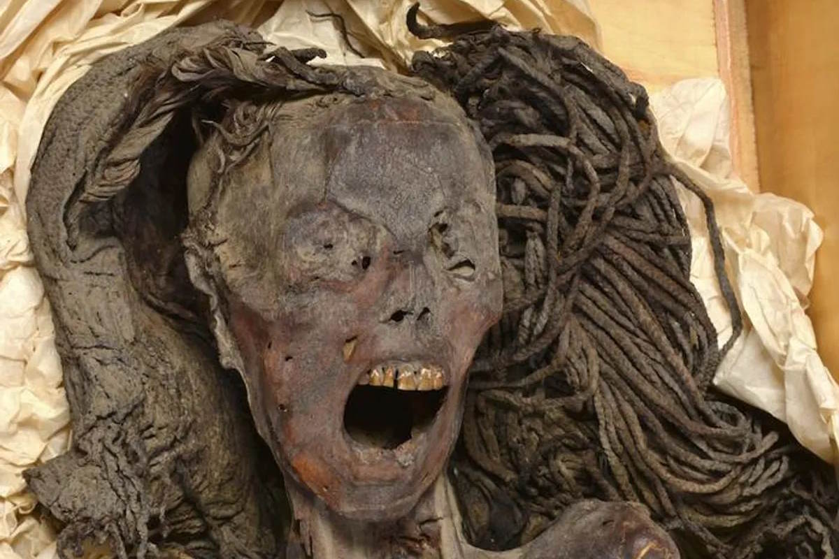 mummia donna urlante morte dolorosa