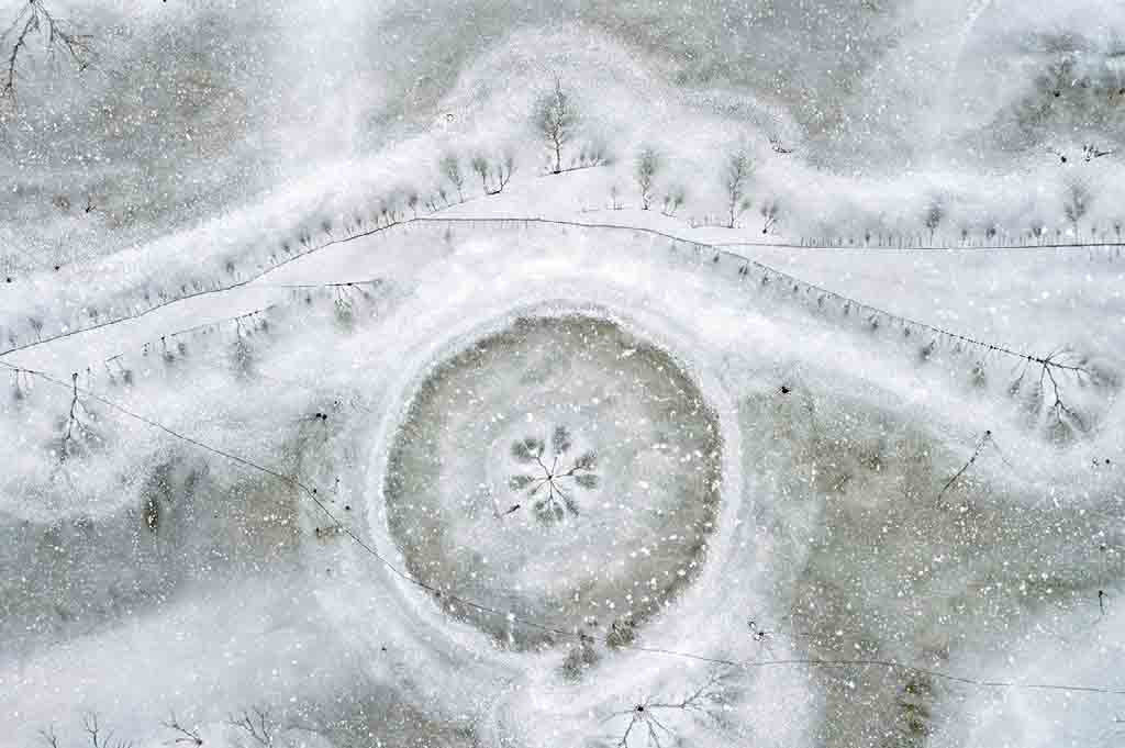 Eye of Frozen Lake 